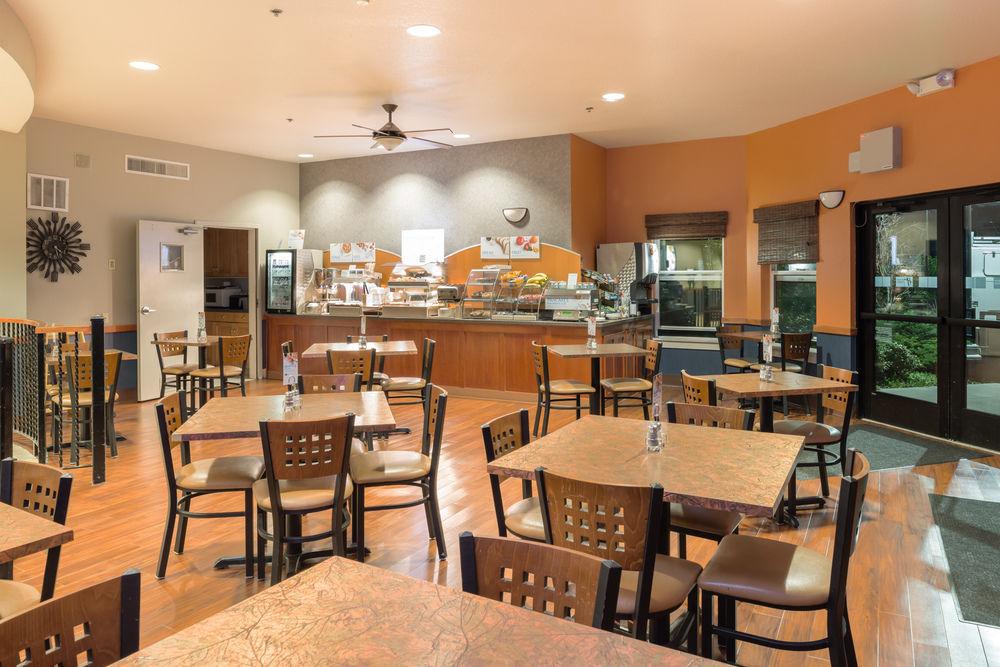 Holiday Inn Express Hotel & Suites Arcata/Eureka-Airport Area By Ihg Мак-Кинливилл Экстерьер фото