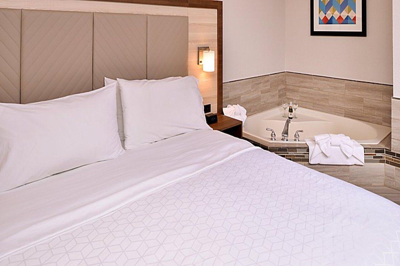 Holiday Inn Express Hotel & Suites Arcata/Eureka-Airport Area By Ihg Мак-Кинливилл Экстерьер фото