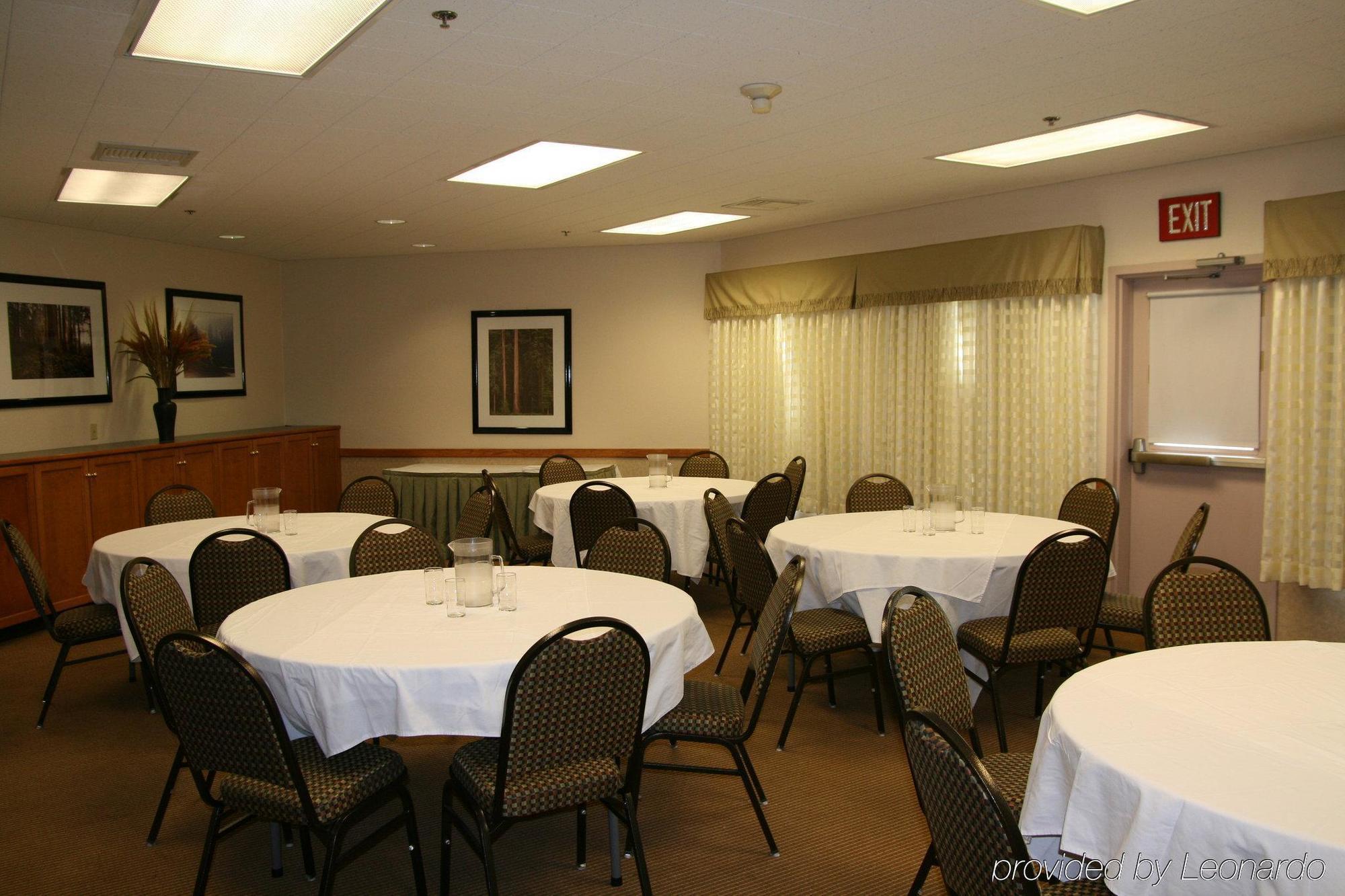 Holiday Inn Express Hotel & Suites Arcata/Eureka-Airport Area By Ihg Мак-Кинливилл Удобства фото