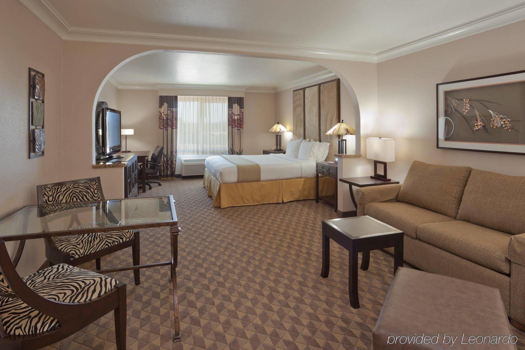 Holiday Inn Express Hotel & Suites Arcata/Eureka-Airport Area By Ihg Мак-Кинливилл Номер фото
