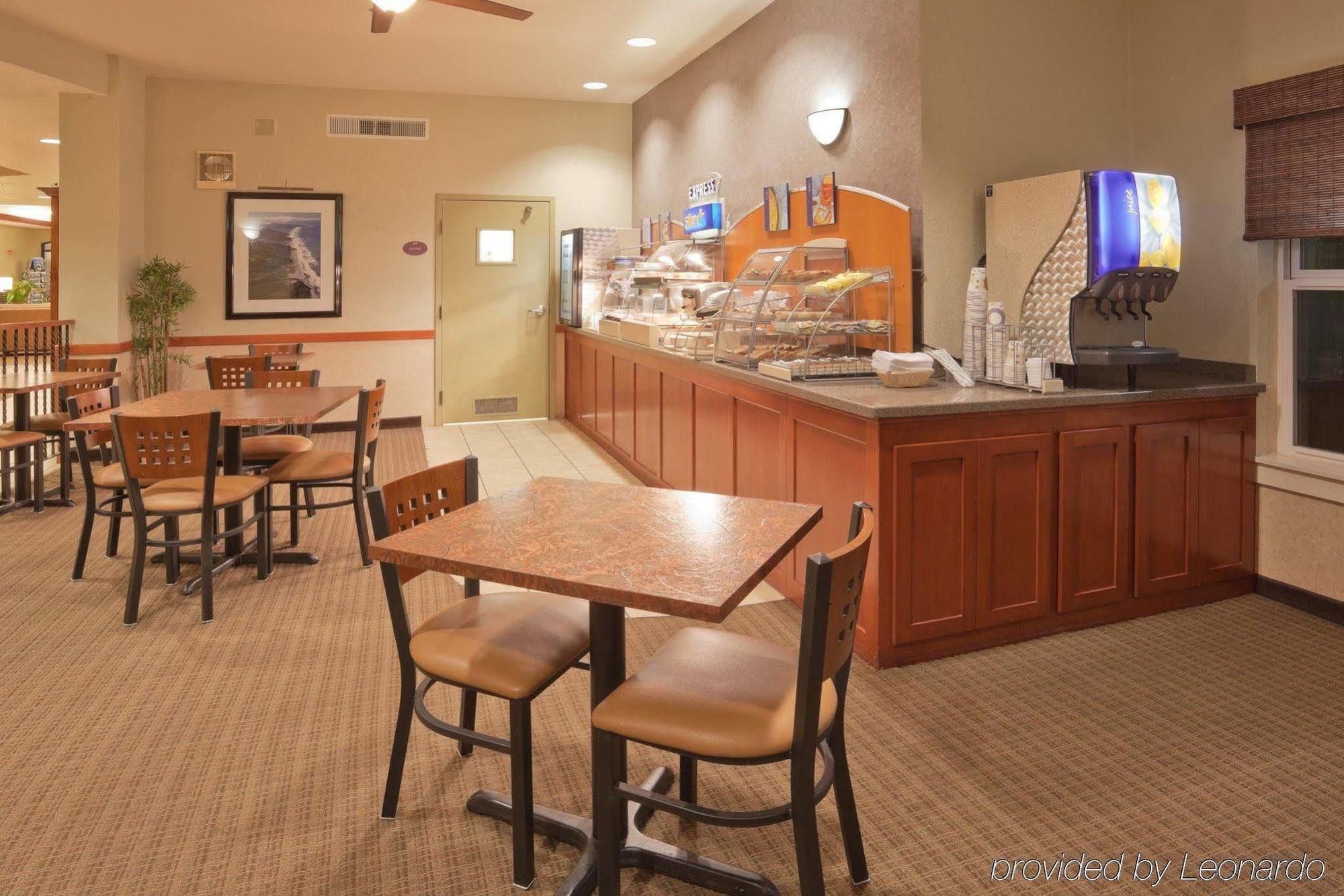Holiday Inn Express Hotel & Suites Arcata/Eureka-Airport Area By Ihg Мак-Кинливилл Ресторан фото