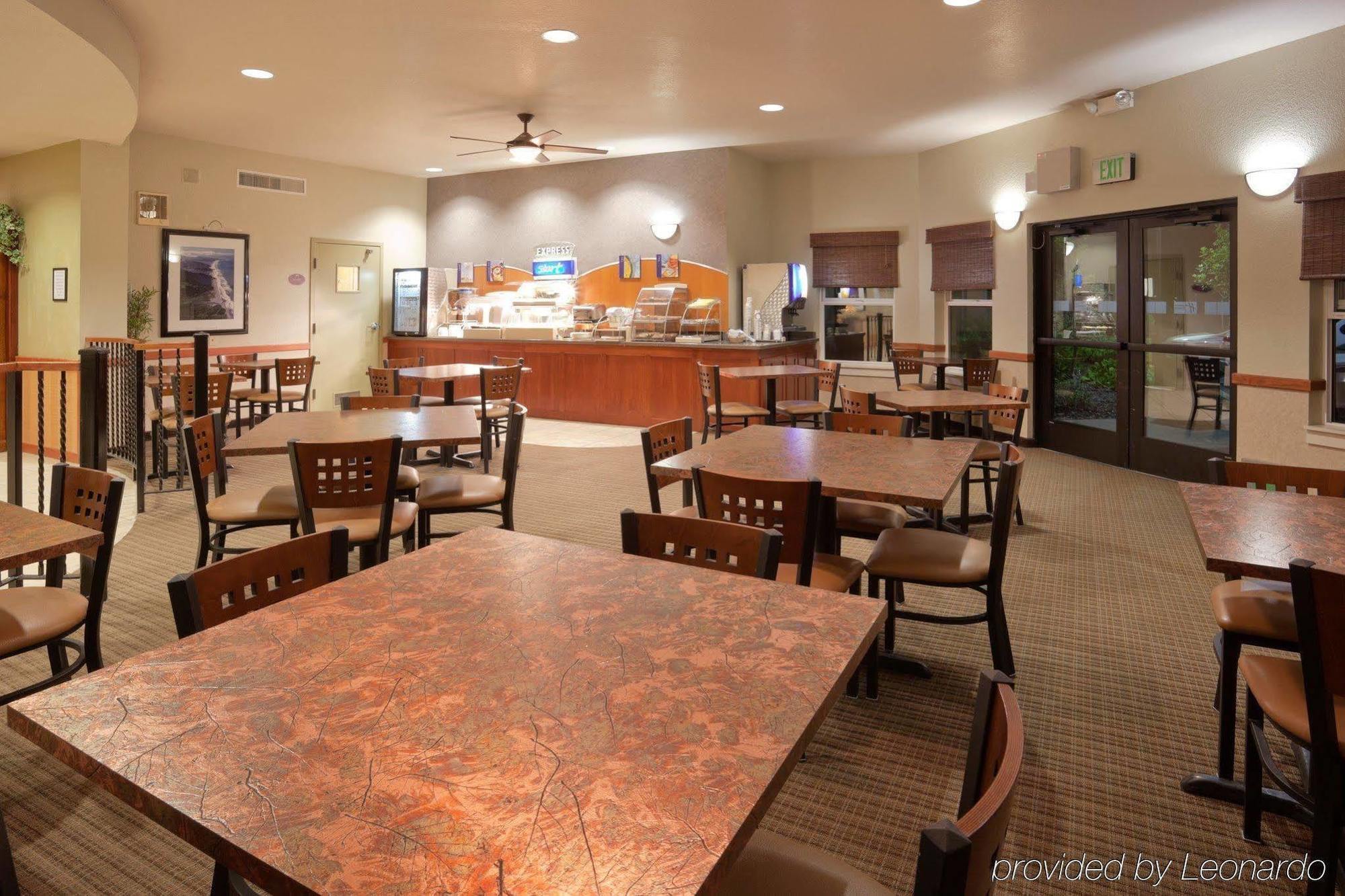 Holiday Inn Express Hotel & Suites Arcata/Eureka-Airport Area By Ihg Мак-Кинливилл Ресторан фото